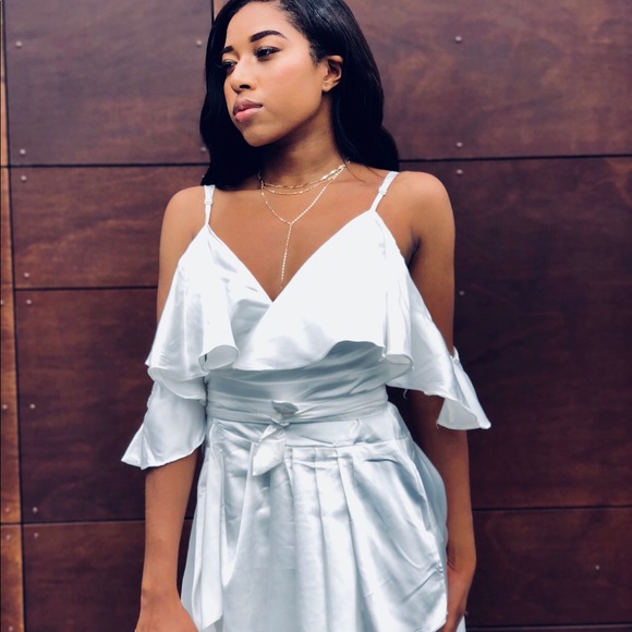 White flirty dress - Picture 3 of 5